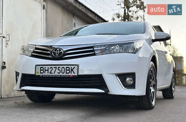 Седан Toyota Corolla 2015 в 