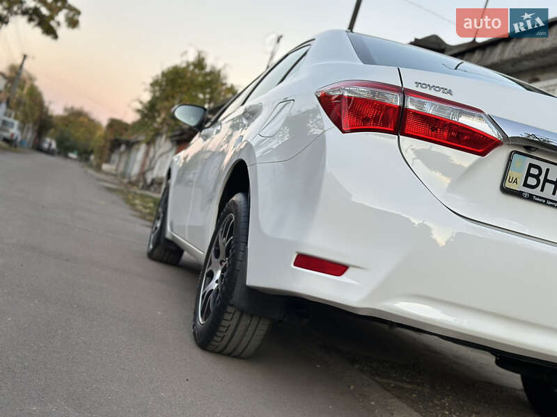 Седан Toyota Corolla 2015 в Одесі