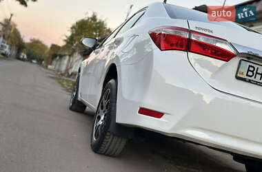 Седан Toyota Corolla 2015 в 