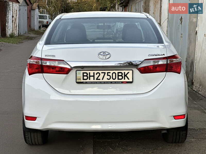 Седан Toyota Corolla 2015 в Одесі
