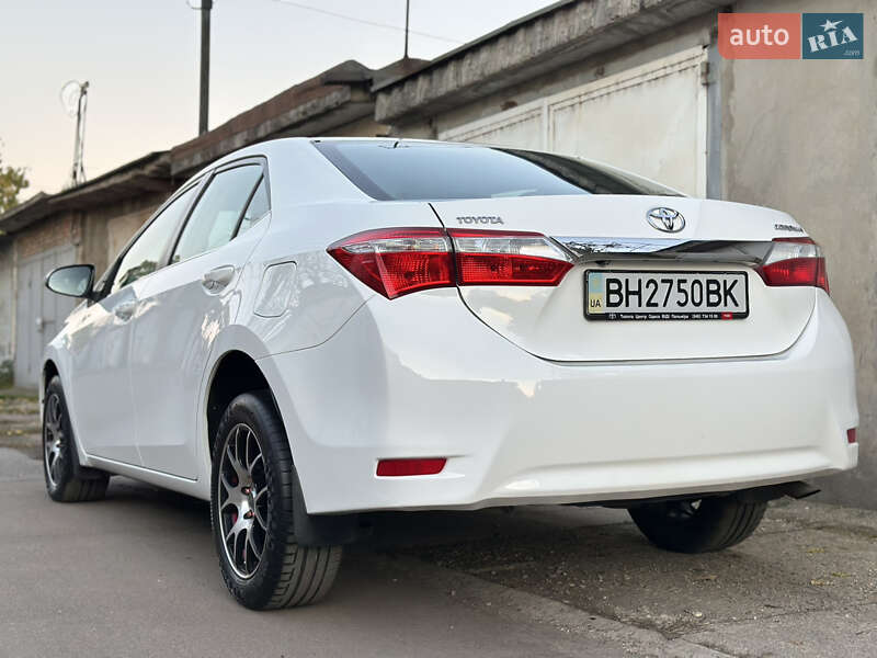 Седан Toyota Corolla 2015 в Одесі