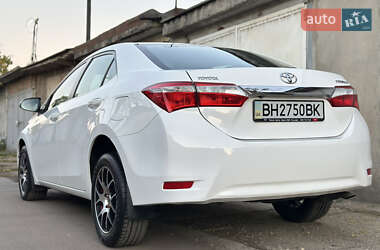 Седан Toyota Corolla 2015 в 