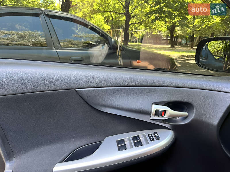 Седан Toyota Corolla 2012 в Краматорске