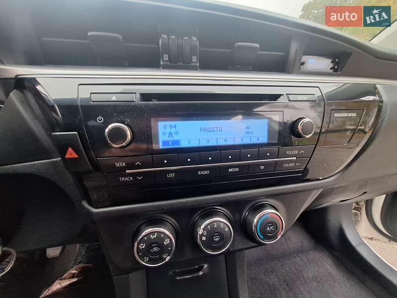 Седан Toyota Corolla 2013 в Киеве