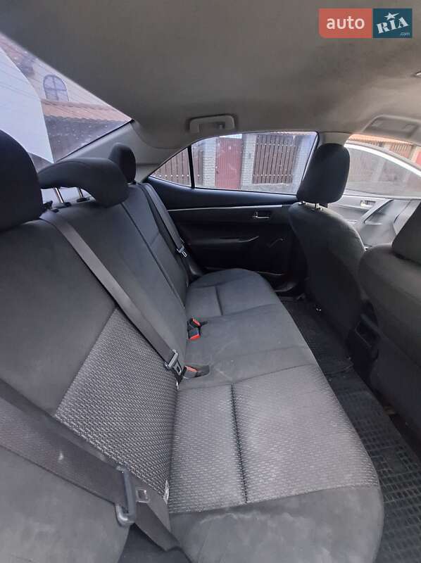 Седан Toyota Corolla 2013 в Киеве