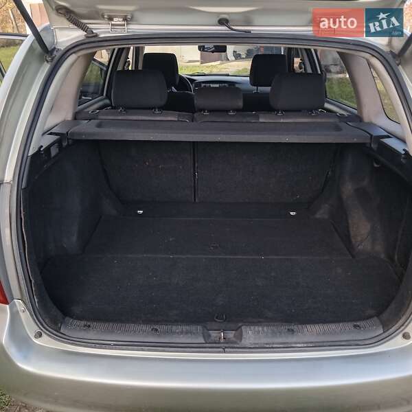 Универсал Toyota Corolla 2006 в Долине