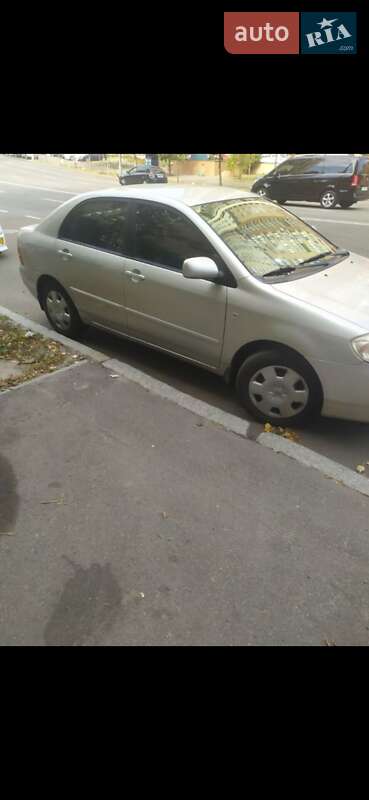 Седан Toyota Corolla 2005 в Петропавловской Борщаговке