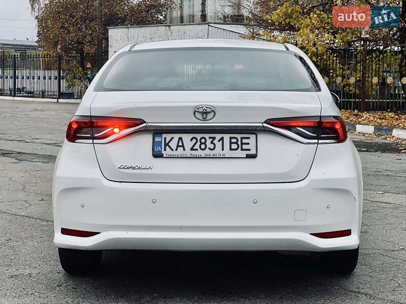 Седан Toyota Corolla 2020 в Полтаве