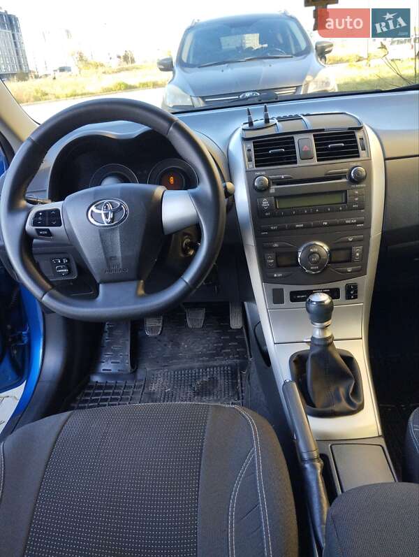 Седан Toyota Corolla 2010 в Южном фото 7 Седан Toyota Corolla 2010 в Южном