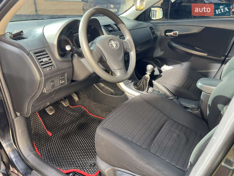 Седан Toyota Corolla 2009 в Каменец-Подольском