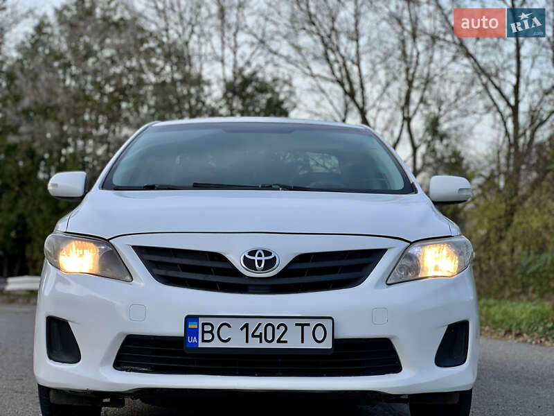 Седан Toyota Corolla 2012 в Львові