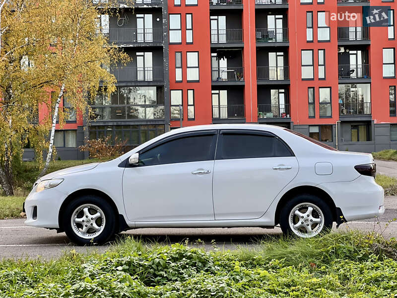 Седан Toyota Corolla 2012 в Львові