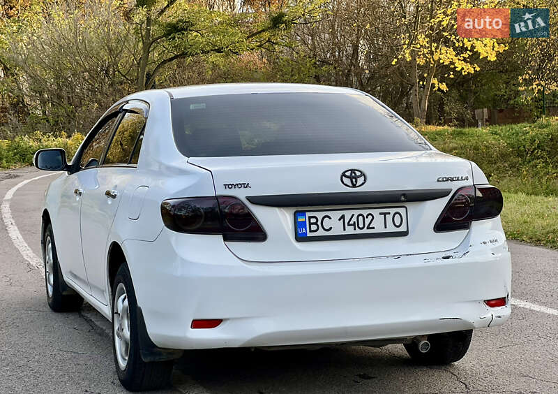 Седан Toyota Corolla 2012 в Львові