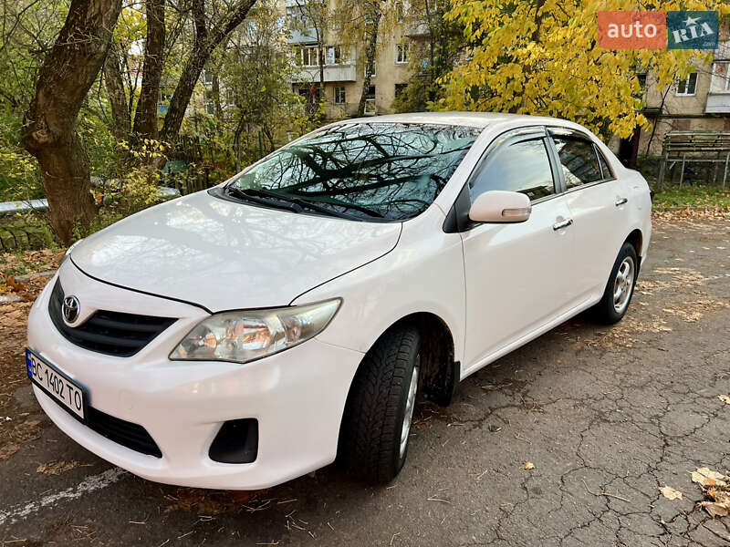 Седан Toyota Corolla 2012 в Львові