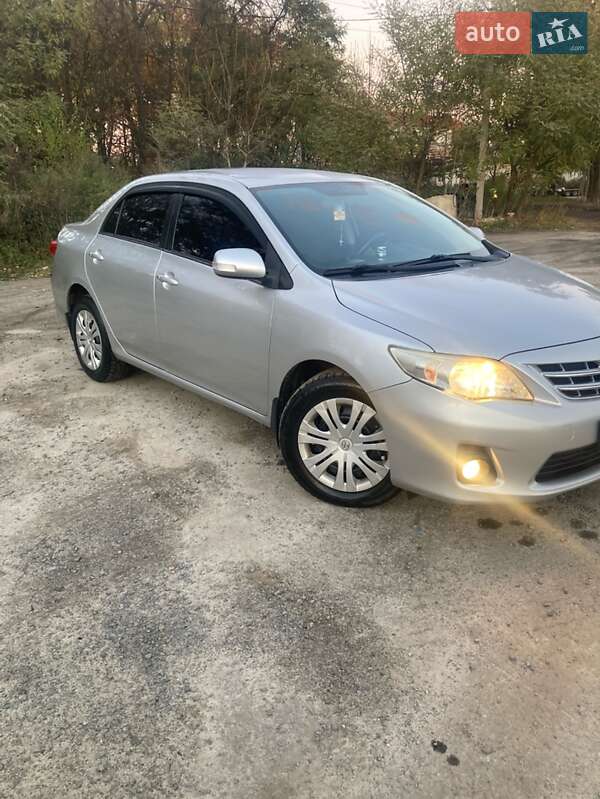 Седан Toyota Corolla 2010 в Львові
