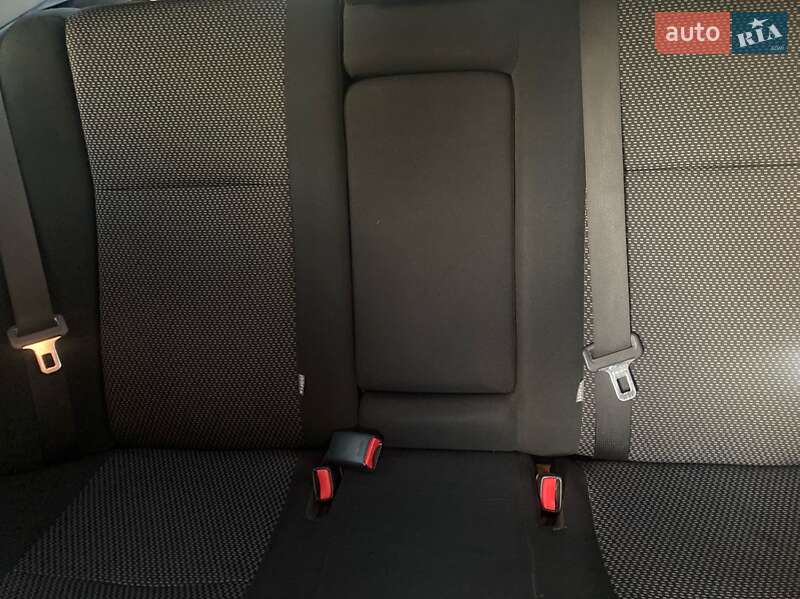 Седан Toyota Corolla 2010 в Львові