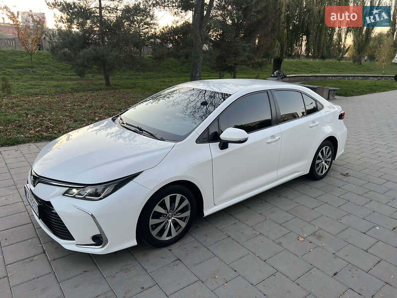 Седан Toyota Corolla 2019 в Киеве