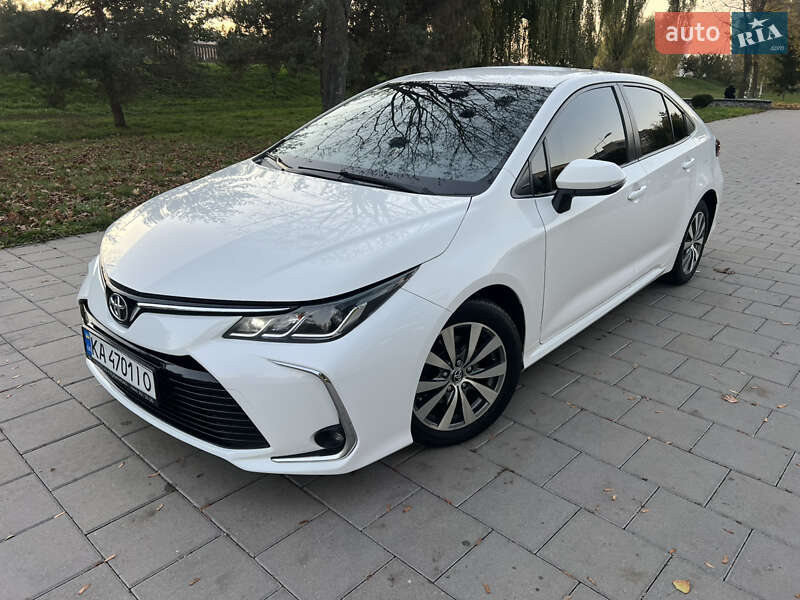 Седан Toyota Corolla 2019 в Киеве