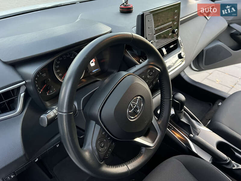 Седан Toyota Corolla 2019 в Киеве