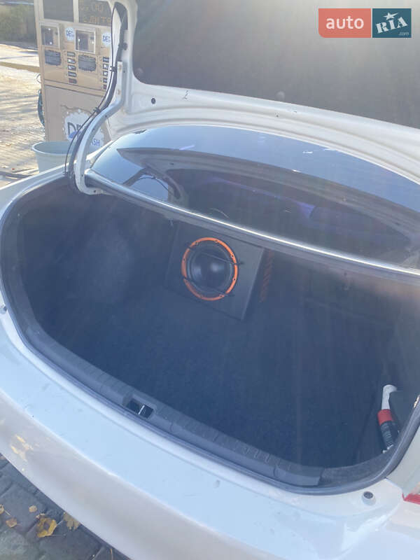 Седан Toyota Corolla 2011 в Новомосковську