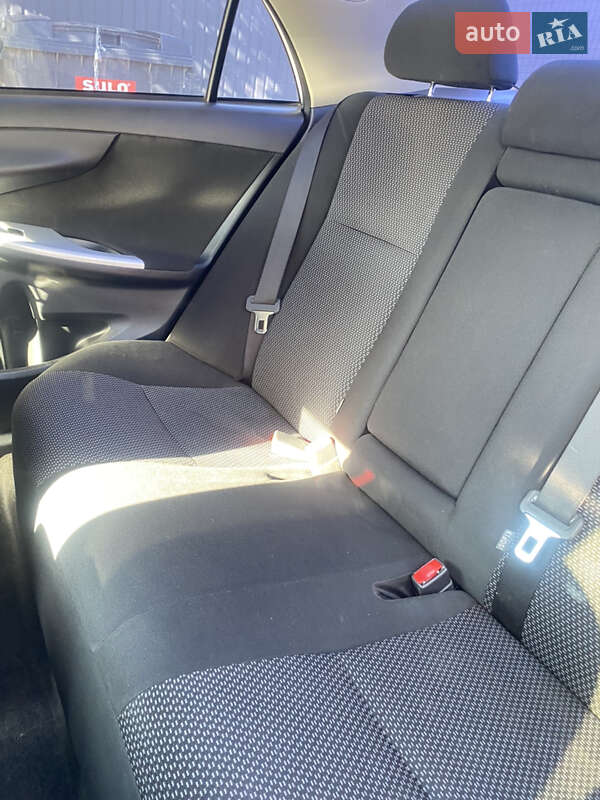 Седан Toyota Corolla 2011 в Новомосковську