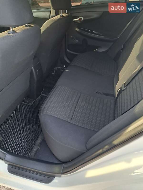 Седан Toyota Corolla 2012 в Ромнах фото 9 Седан Toyota Corolla 2012 в Ромнах