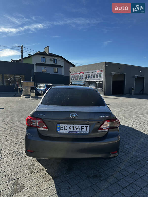 Седан Toyota Corolla 2011 в Львові
