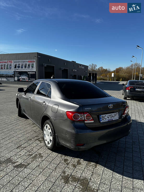 Седан Toyota Corolla 2011 в Львові