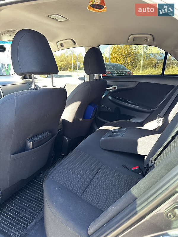 Седан Toyota Corolla 2011 в Львові