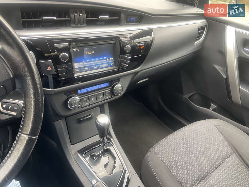 Седан Toyota Corolla 2015 в Черкассах фото 4 Седан Toyota Corolla 2015 в Черкассах
