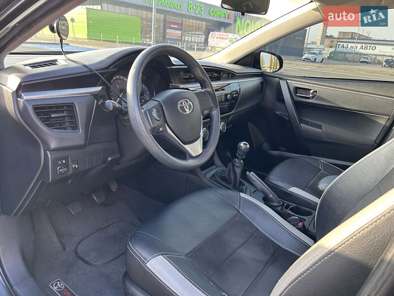 Седан Toyota Corolla 2013 в Киеве фото 10 Седан Toyota Corolla 2013 в Киеве