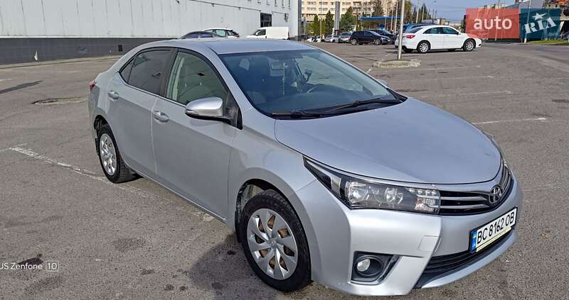 Седан Toyota Corolla 2013 в Львове