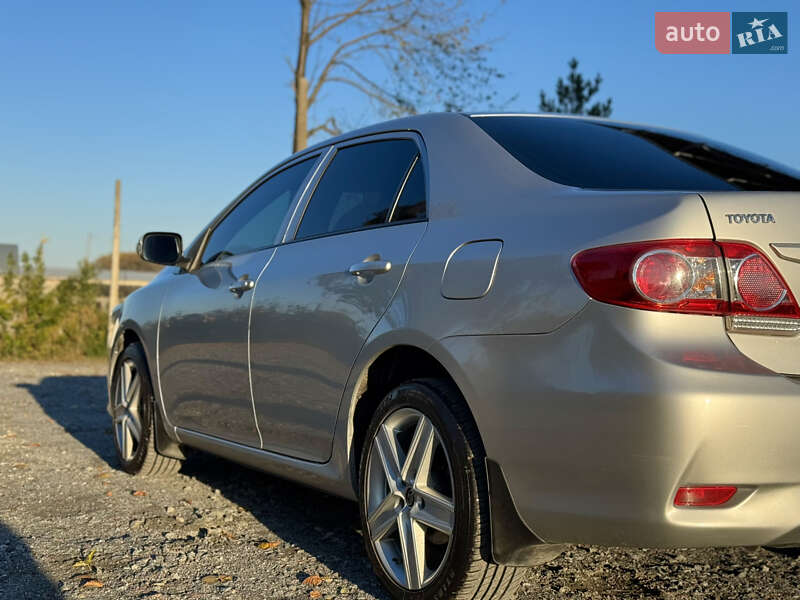 Седан Toyota Corolla 2011 в Самборе