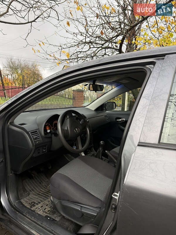 Седан Toyota Corolla 2008 в Рожище