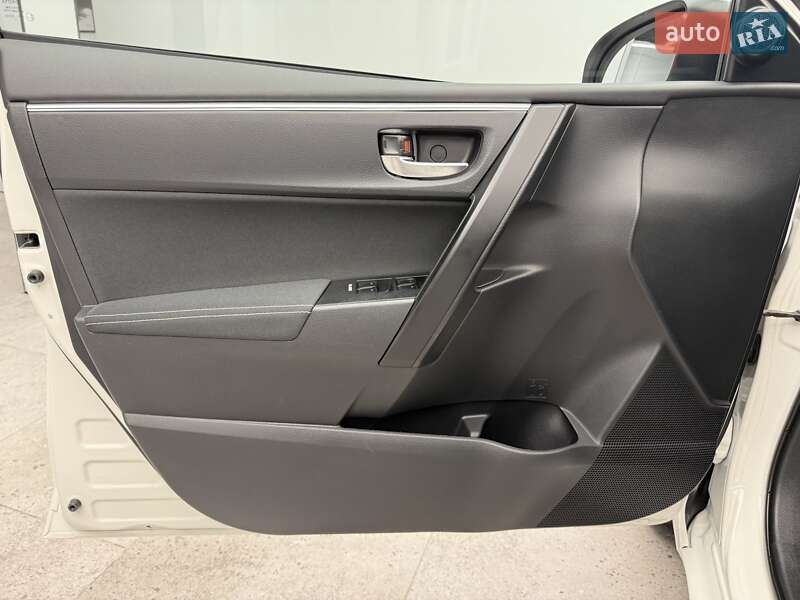 Седан Toyota Corolla 2017 в Киеве фото 20 Седан Toyota Corolla 2017 в Киеве