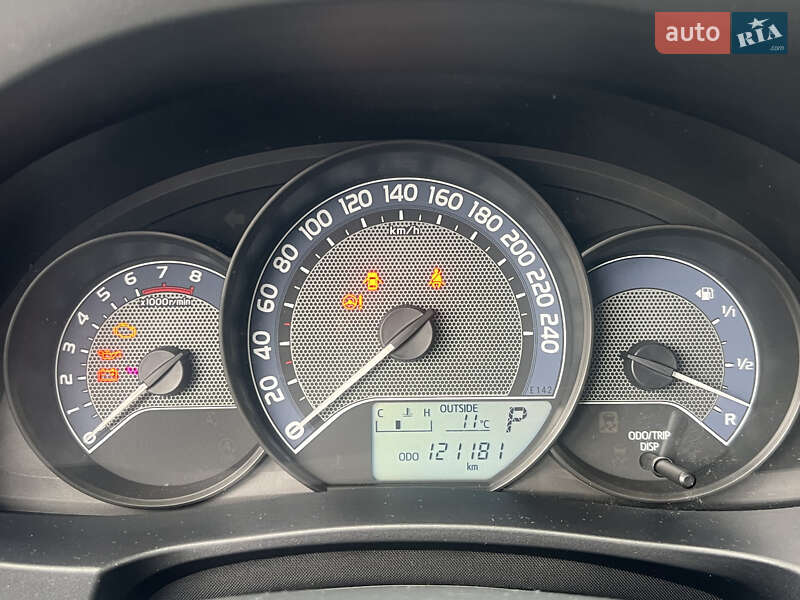 Седан Toyota Corolla 2013 в Киеве