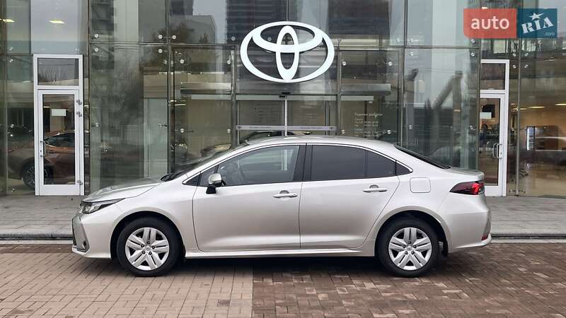 Седан Toyota Corolla 2025 в Киеве