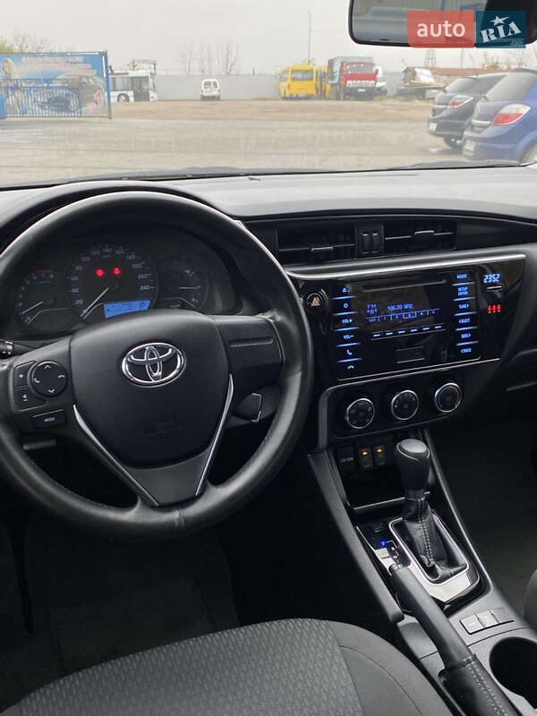 Седан Toyota Corolla 2018 в Запорожье