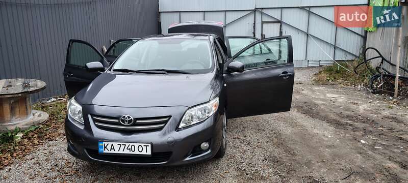 Седан Toyota Corolla 2008 в Киеве