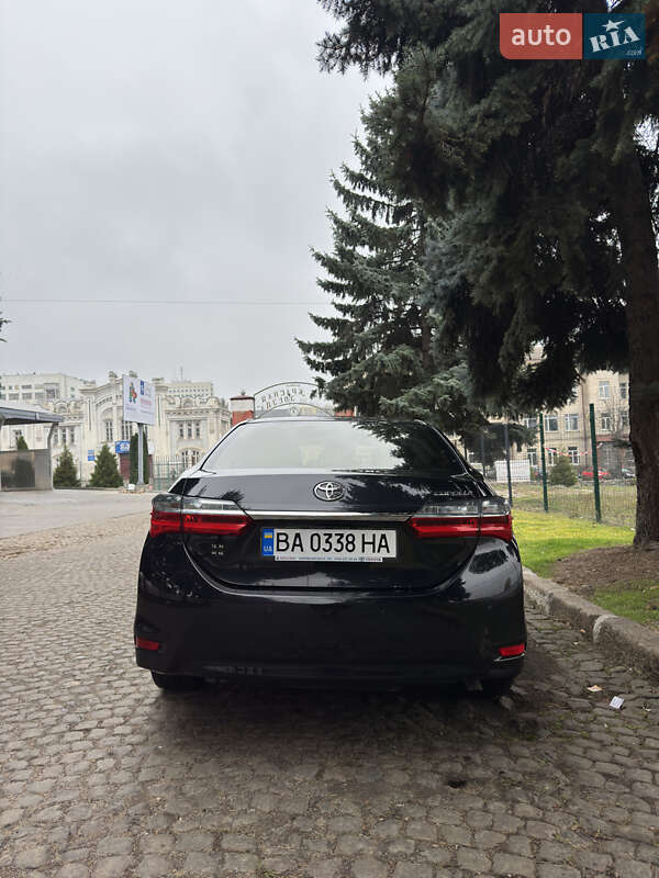 Седан Toyota Corolla 2016 в Кропивницком