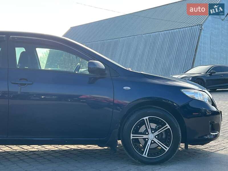 Седан Toyota Corolla 2008 в Львове