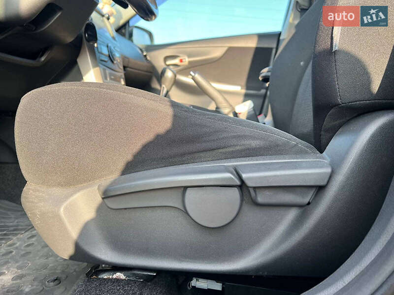 Седан Toyota Corolla 2008 в Львове