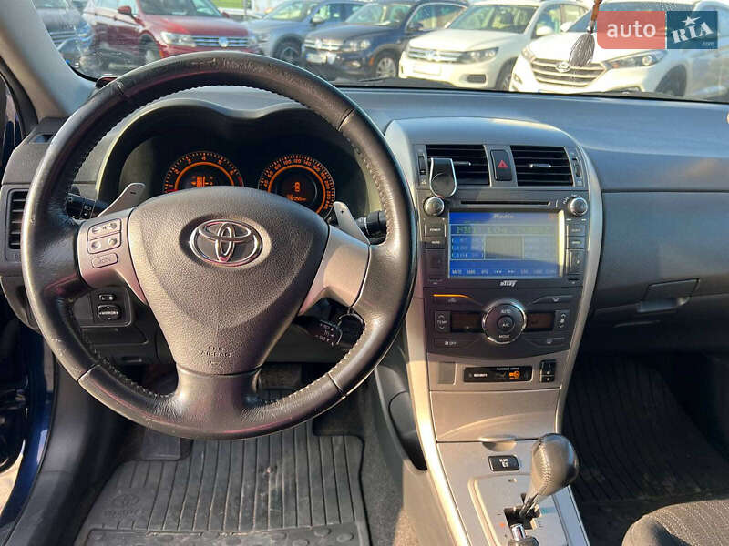 Седан Toyota Corolla 2008 в Львове