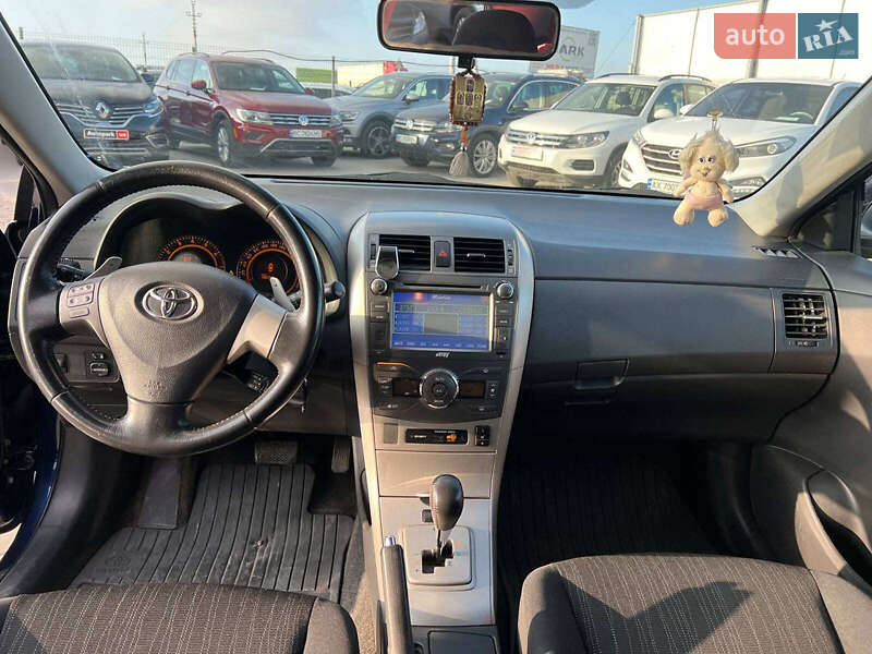 Седан Toyota Corolla 2008 в Львове