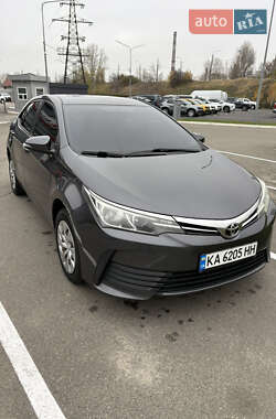 Седан Toyota Corolla 2016 в Киеве
