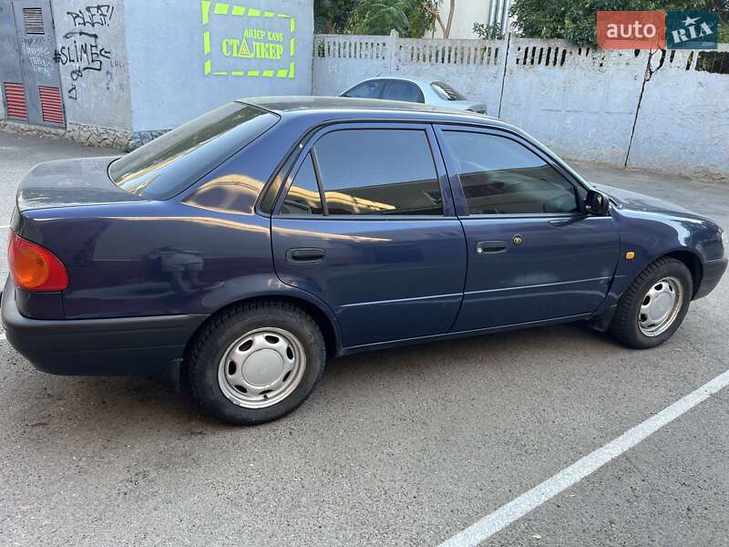 Седан Toyota Corolla 2000 в Одессе
