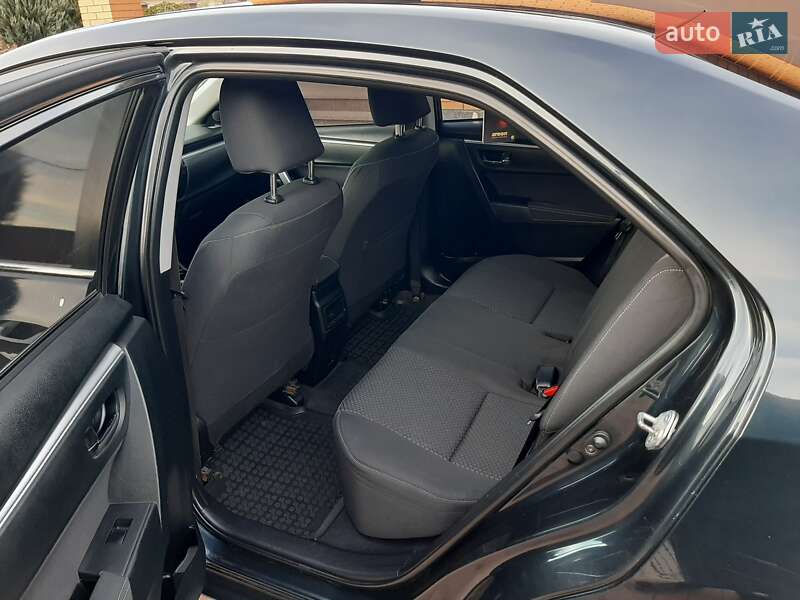 Седан Toyota Corolla 2013 в Полтаве