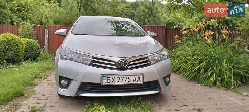 Седан Toyota Corolla 2013 в Хмельницком фото Седан Toyota Corolla 2013 в Хмельницком
