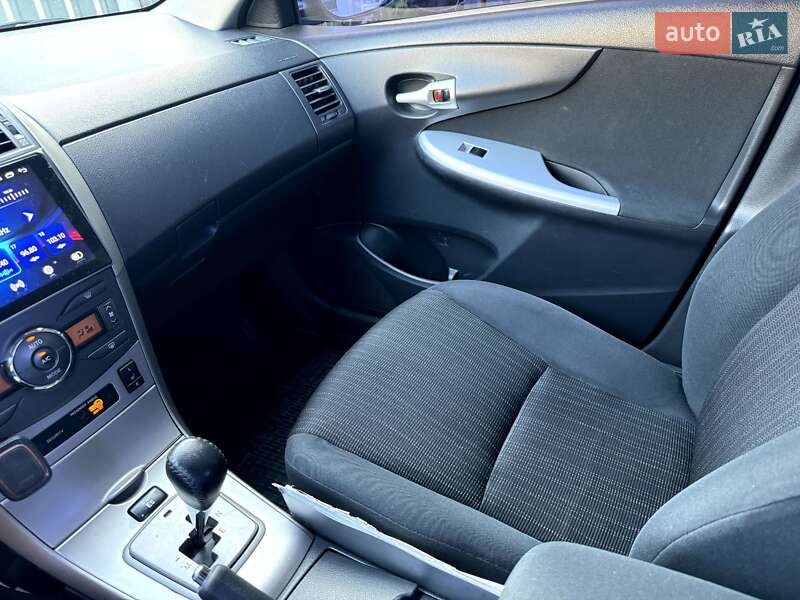 Седан Toyota Corolla 2008 в Киеве