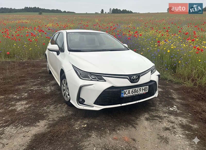 Седан Toyota Corolla 2022 в Обухові